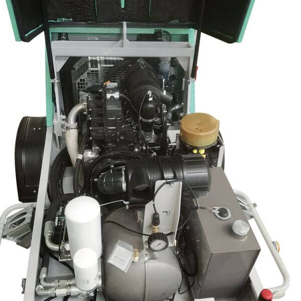 Motore diesel Yanmar - 35 kw, 4 cilindr